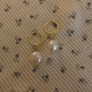 gold pearl drop earrings